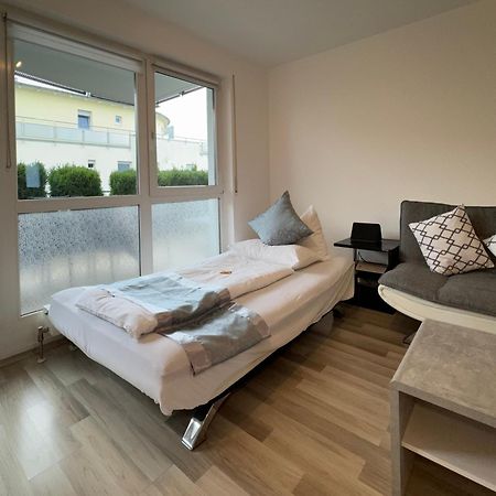 3 Zimmer Apartment In S-Bahn Naehe, 76 Qm, Max 5 Pers, 30Qm Dachterasse, Garage, Internet 1000 Mbit Gaertringen Exterior photo
