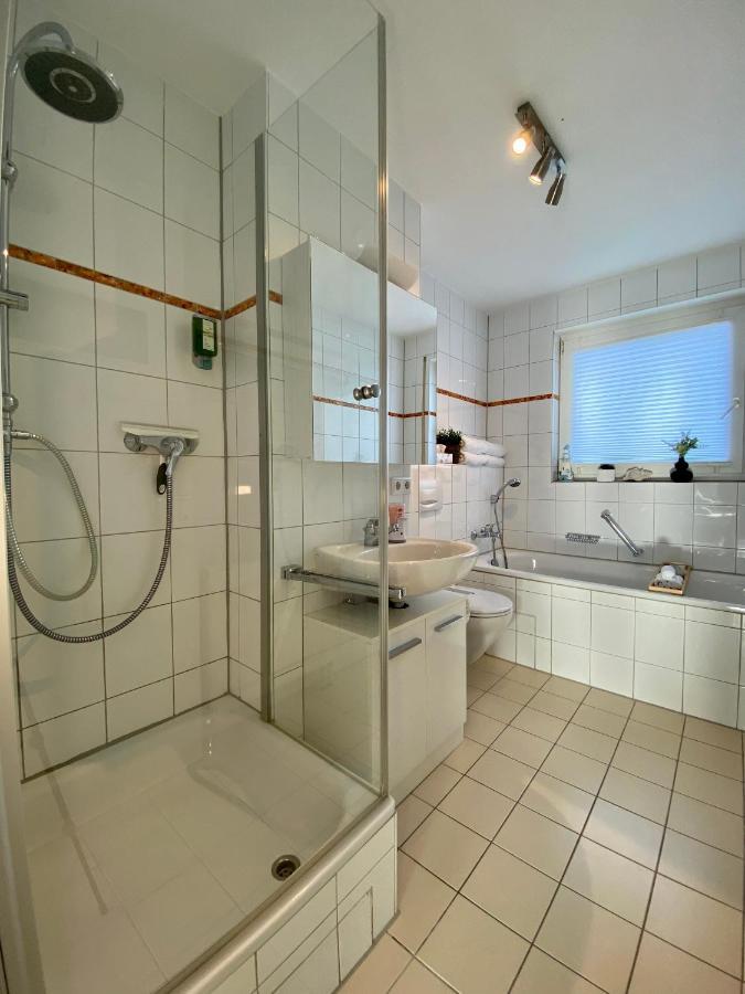 3 Zimmer Apartment In S-Bahn Naehe, 76 Qm, Max 5 Pers, 30Qm Dachterasse, Garage, Internet 1000 Mbit Gaertringen Exterior photo