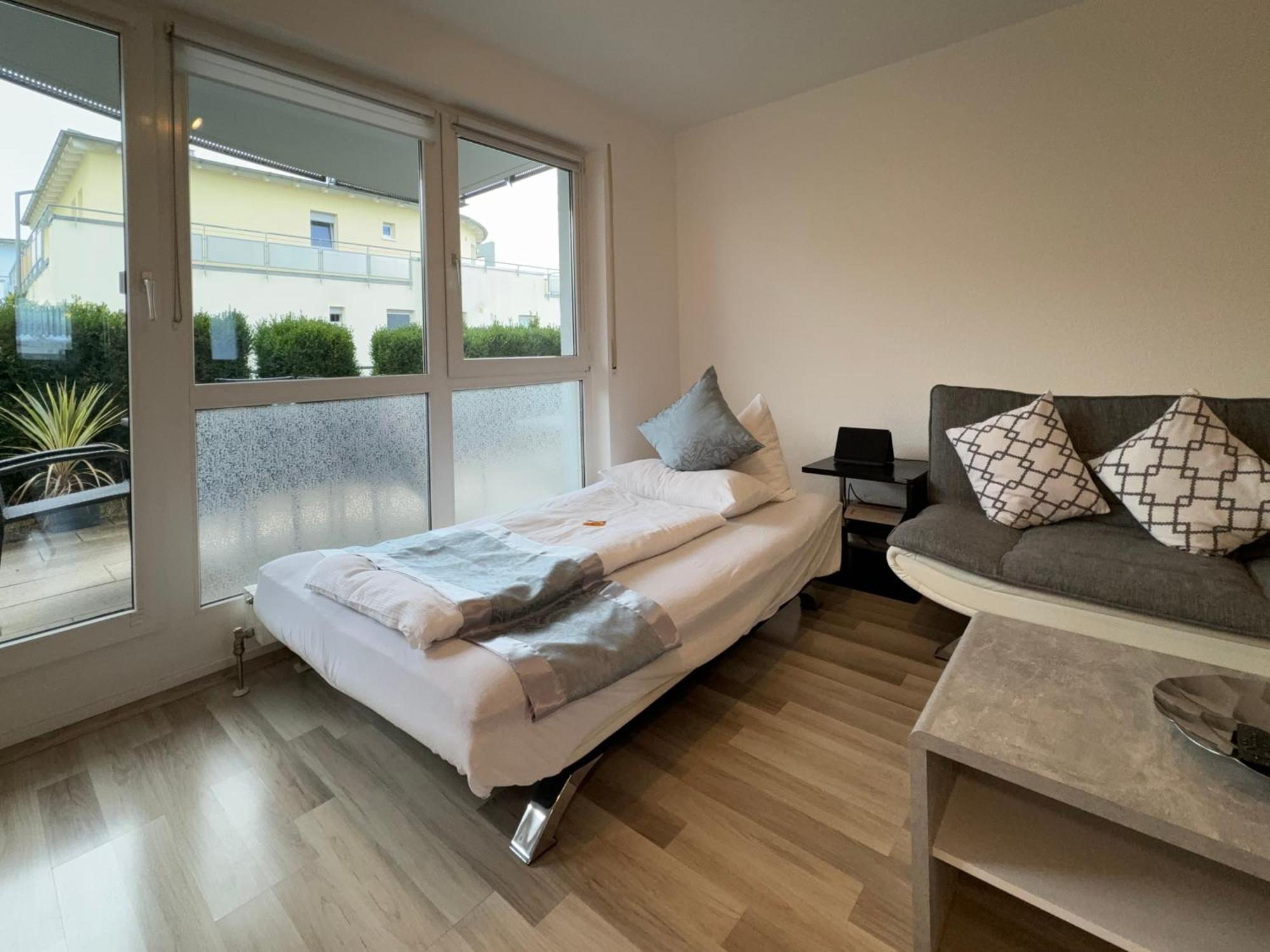 3 Zimmer Apartment In S-Bahn Naehe, 76 Qm, Max 5 Pers, 30Qm Dachterasse, Garage, Internet 1000 Mbit Gaertringen Exterior photo